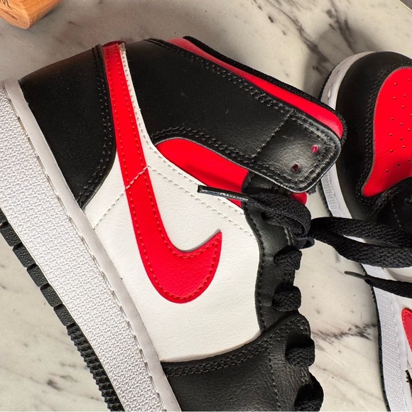 NIKE • Air Jordan 1 Retro Mid Sneakers • Red Black White • Size 6.5Y Big Kids - Picture 12 of 16